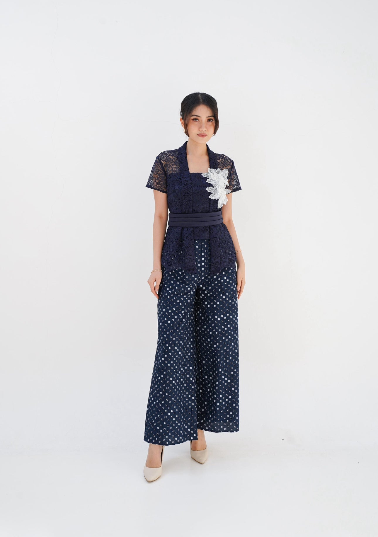 Set Kebaya pants Navy with White Flower