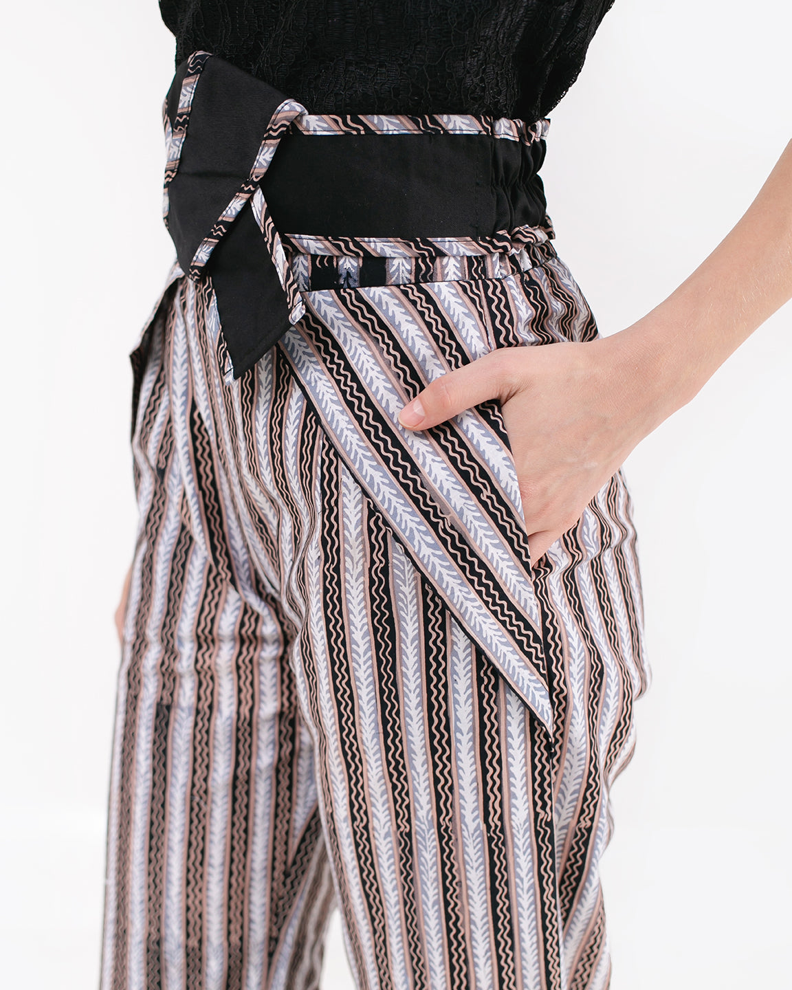 Bottom Pencil Black Line Pants